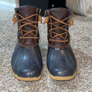 size 9.5, sperry duck boots. worn at most 10 times
